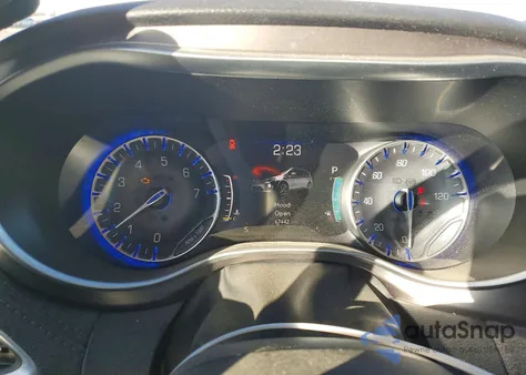 2018 Chrysler Pacifica Limited z USA, uszkodzony, nr VIN 2C4RC1GG2JR103497